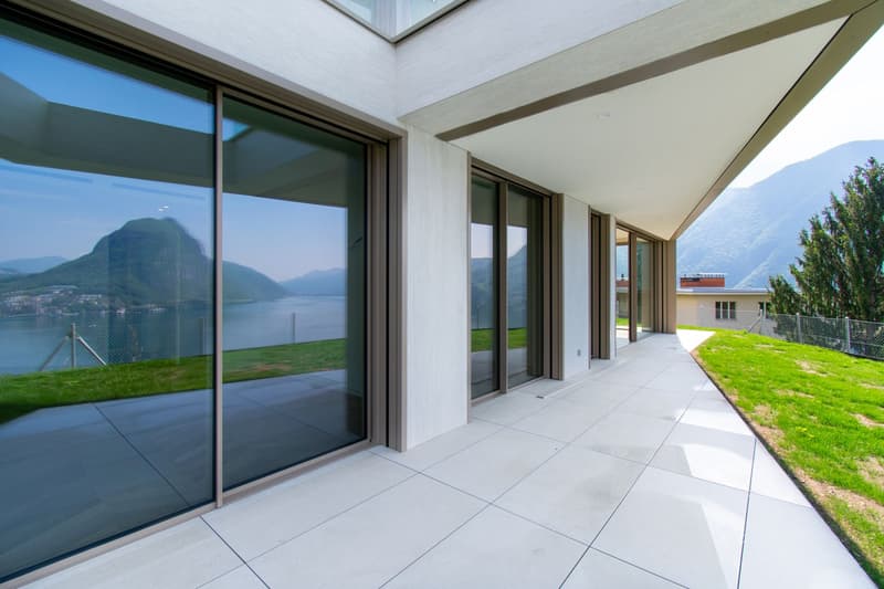 LUXURIÖSE WOHNUNG MIT PANORAMAGARTEN UND SEEBLICK (8)