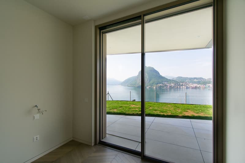 LUXURIÖSE WOHNUNG MIT PANORAMAGARTEN UND SEEBLICK (10)