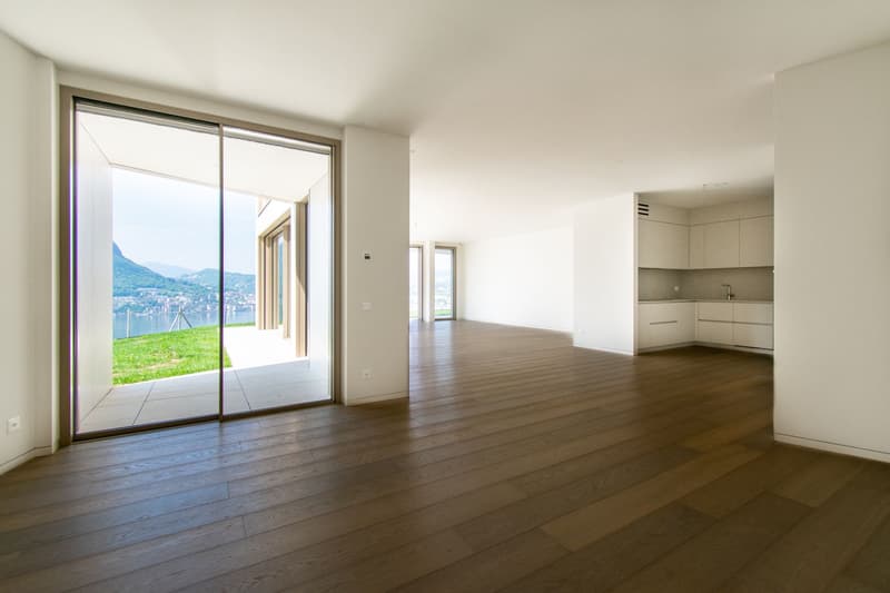 LUXURIÖSE WOHNUNG MIT PANORAMAGARTEN UND SEEBLICK (4)