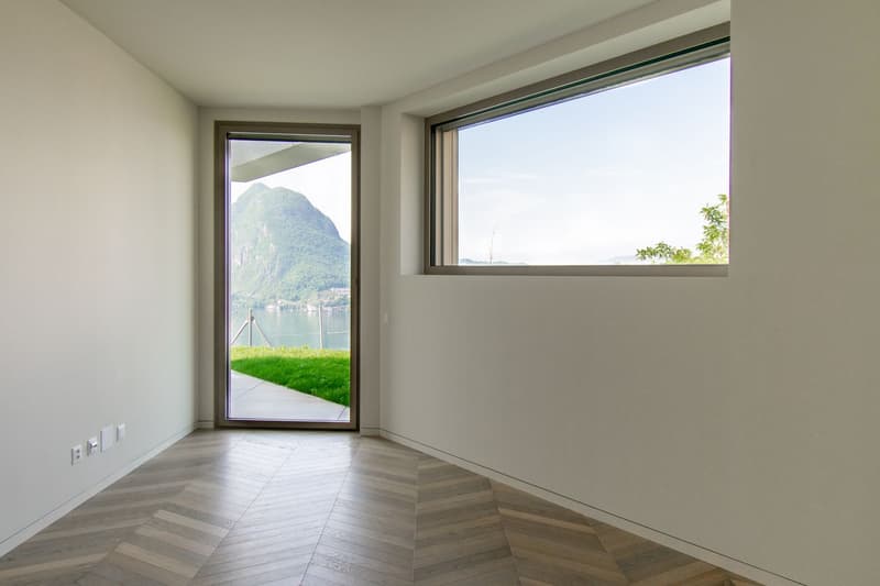 LUXURIÖSE WOHNUNG MIT PANORAMAGARTEN UND SEEBLICK (12)