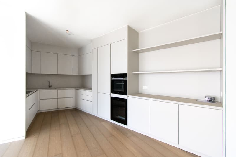 LUXURIÖSE WOHNUNG MIT PANORAMAGARTEN UND SEEBLICK (5)