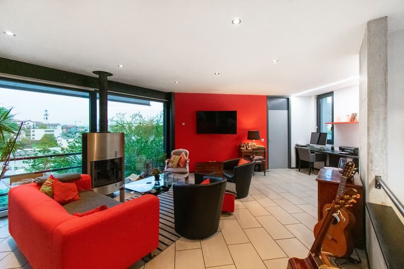CASA MODERNA SU DUE PIANI CON GIARDINO E TERRAZZA (9)