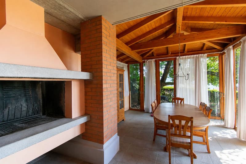 ELEGANTE VILLA UNIFAMILIARE CON AMPIO GIARDINO E TERRAZZE PANORAMICHE (6)