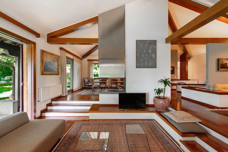 Villa with sought-after volumes and carefully manicured garden (2)