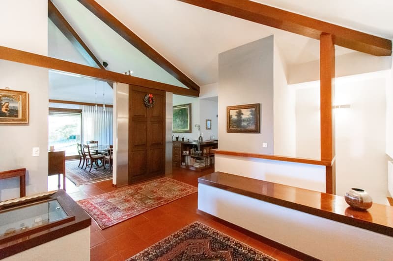 Villa with sought-after volumes and carefully manicured garden (3)