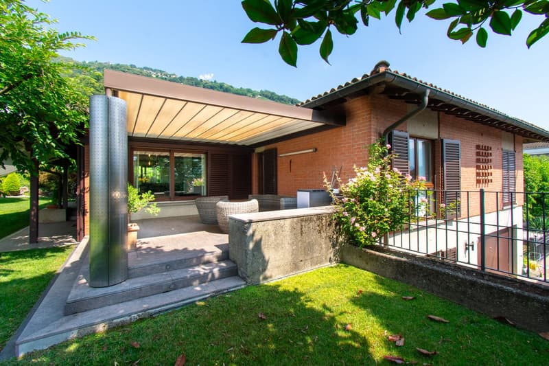 Villa with sought-after volumes and carefully manicured garden (11)