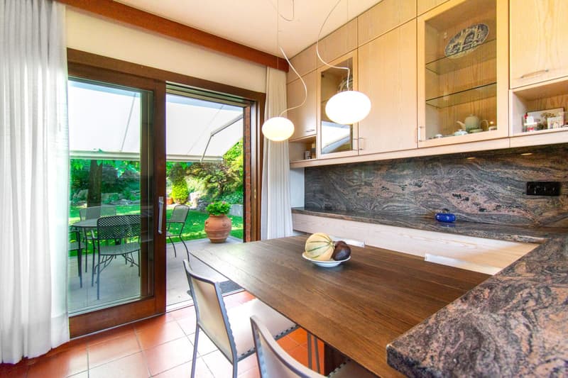 Villa with sought-after volumes and carefully manicured garden (8)
