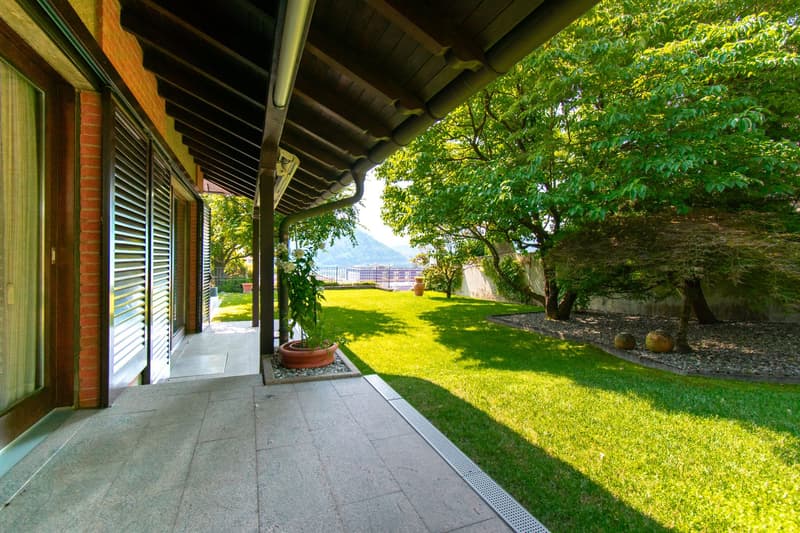 Villa with sought-after volumes and carefully manicured garden (10)