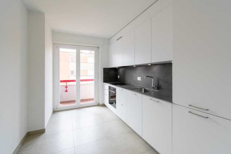 GROßES 5.5-ZIMMER-WOHNUNG IN EINER SEHR GUTERSERVICIERTEN GEGENDE (4)