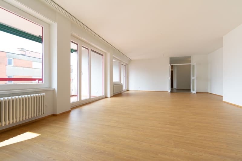 GROßES 5.5-ZIMMER-WOHNUNG IN EINER SEHR GUTERSERVICIERTEN GEGENDE (2)