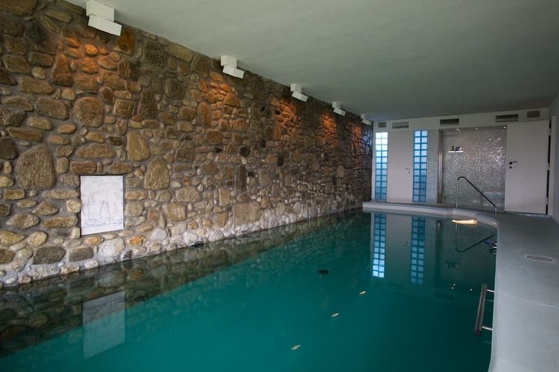 Fascinating Villa with Indoor Pool and Unparalleled Lake View (11)