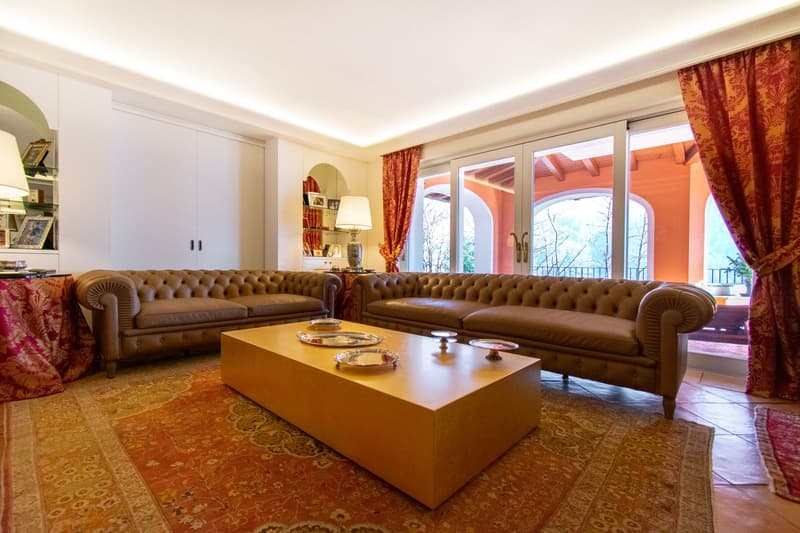 LUSSUOSA VILLA CON PISCINA E STUPENDA VISTA LAGO (5)