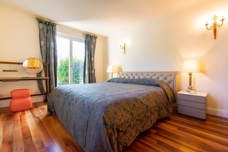 LUSSUOSA VILLA CON PISCINA E STUPENDA VISTA LAGO (7)