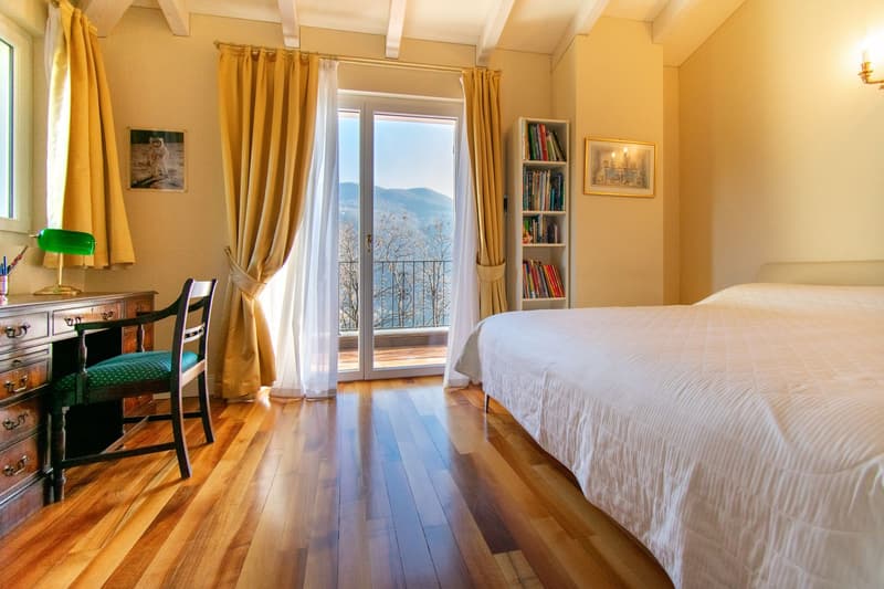 LUSSUOSA VILLA CON PISCINA E STUPENDA VISTA LAGO (9)