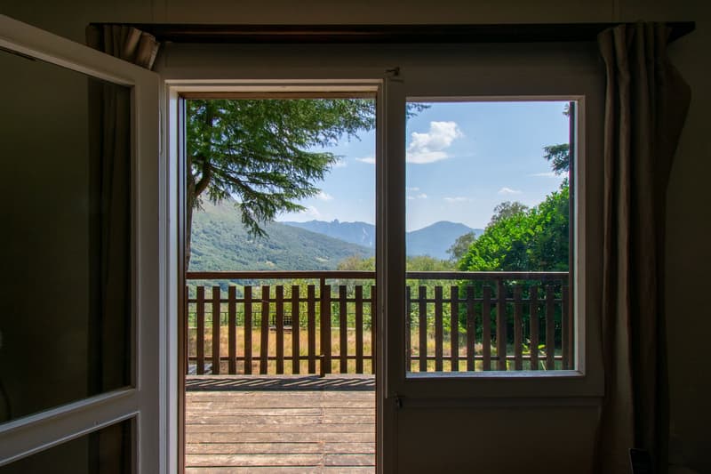 RUSTICO CON AMPIO TERRENO E VISTA APERTA SU TESSERETE – GOLA DI LAGO (2)