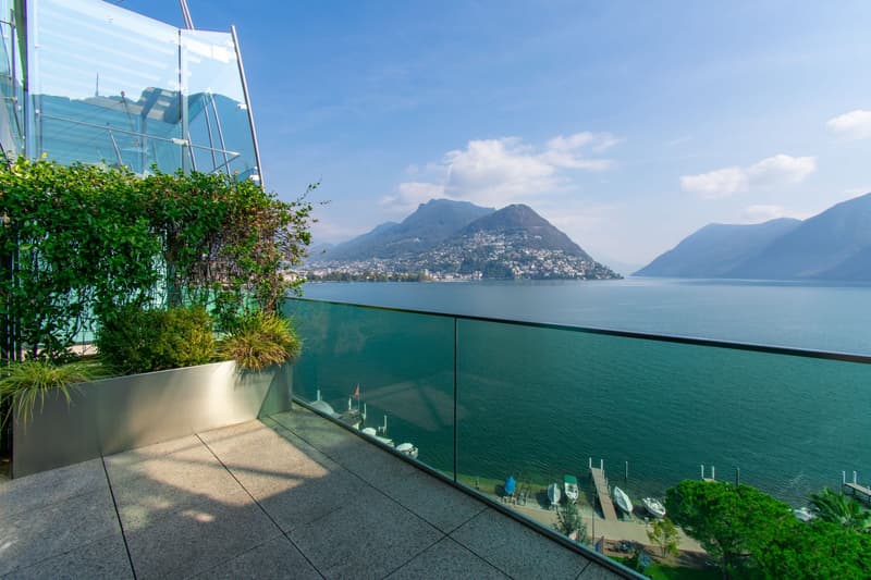 LUXURY APARTMENT WITH BREATHTAKING LAKE VIEW (9)