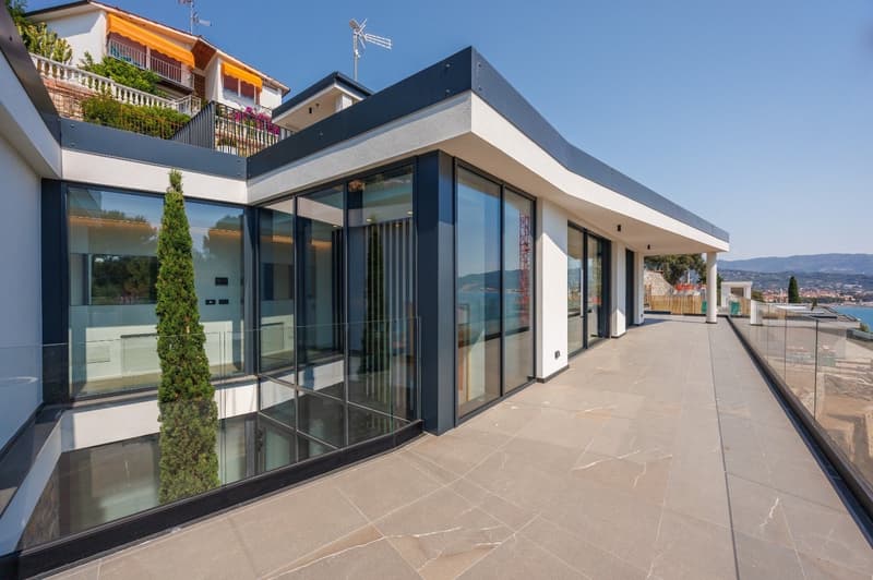 Villa contemporanea con piscina a sfioro e vista mare sulla Riviera ligure (31)