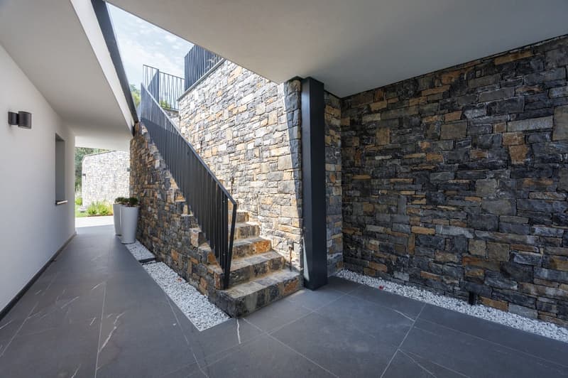 Villa contemporanea con piscina a sfioro e vista mare sulla Riviera ligure (32)