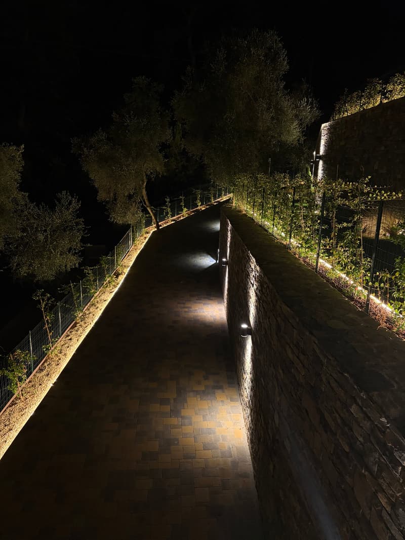 Villa contemporanea con piscina a sfioro e vista mare sulla Riviera ligure (46)
