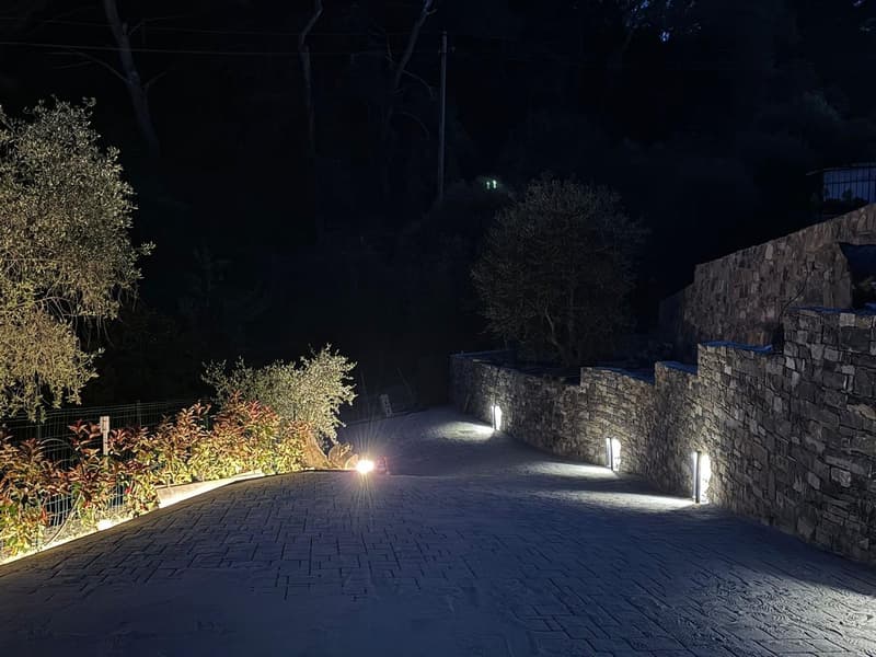 Villa contemporanea con piscina a sfioro e vista mare sulla Riviera ligure (29)