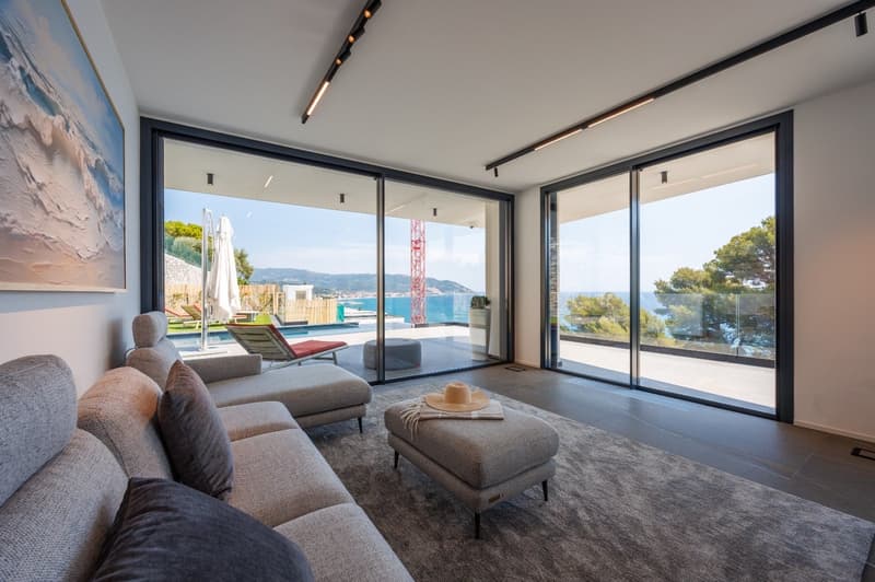 Villa contemporanea con piscina a sfioro e vista mare sulla Riviera ligure (38)