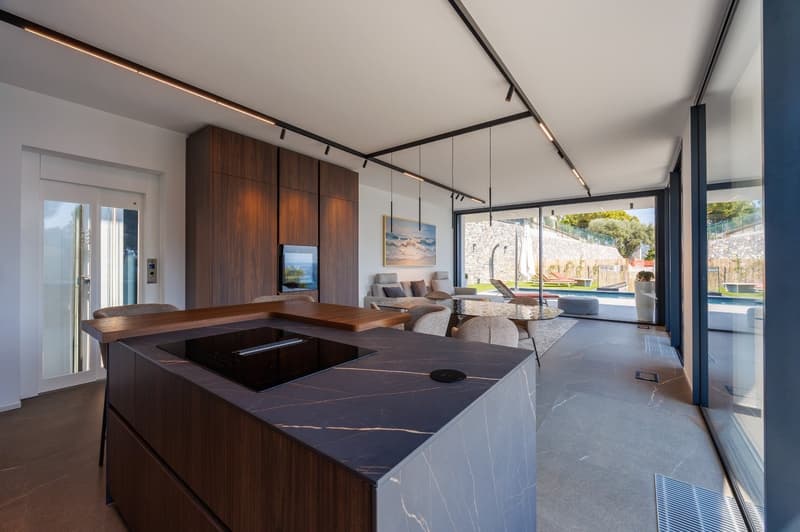 Villa contemporanea con piscina a sfioro e vista mare sulla Riviera ligure (37)