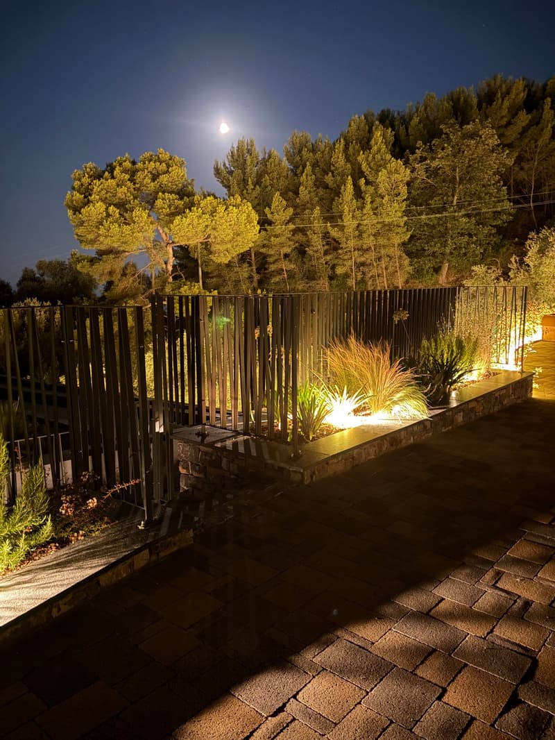 Villa contemporanea con piscina a sfioro e vista mare sulla Riviera ligure (47)
