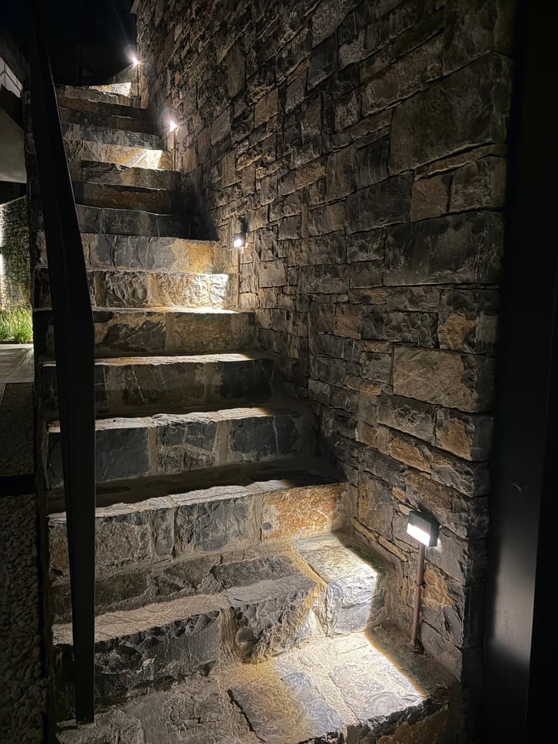 Villa contemporanea con piscina a sfioro e vista mare sulla Riviera ligure (49)
