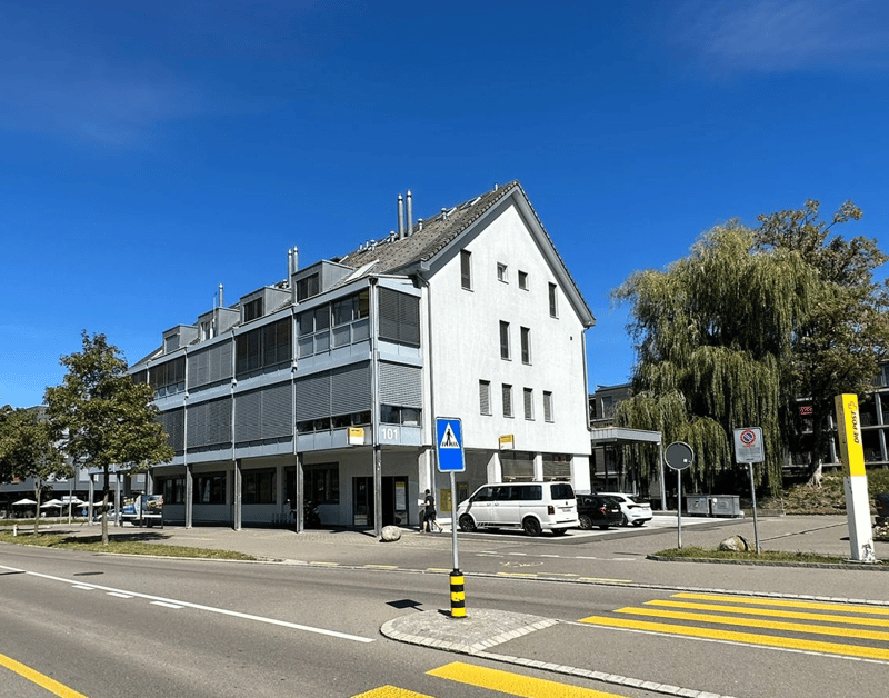 Bright office/commercial space in prime location in Urdorf (9)
