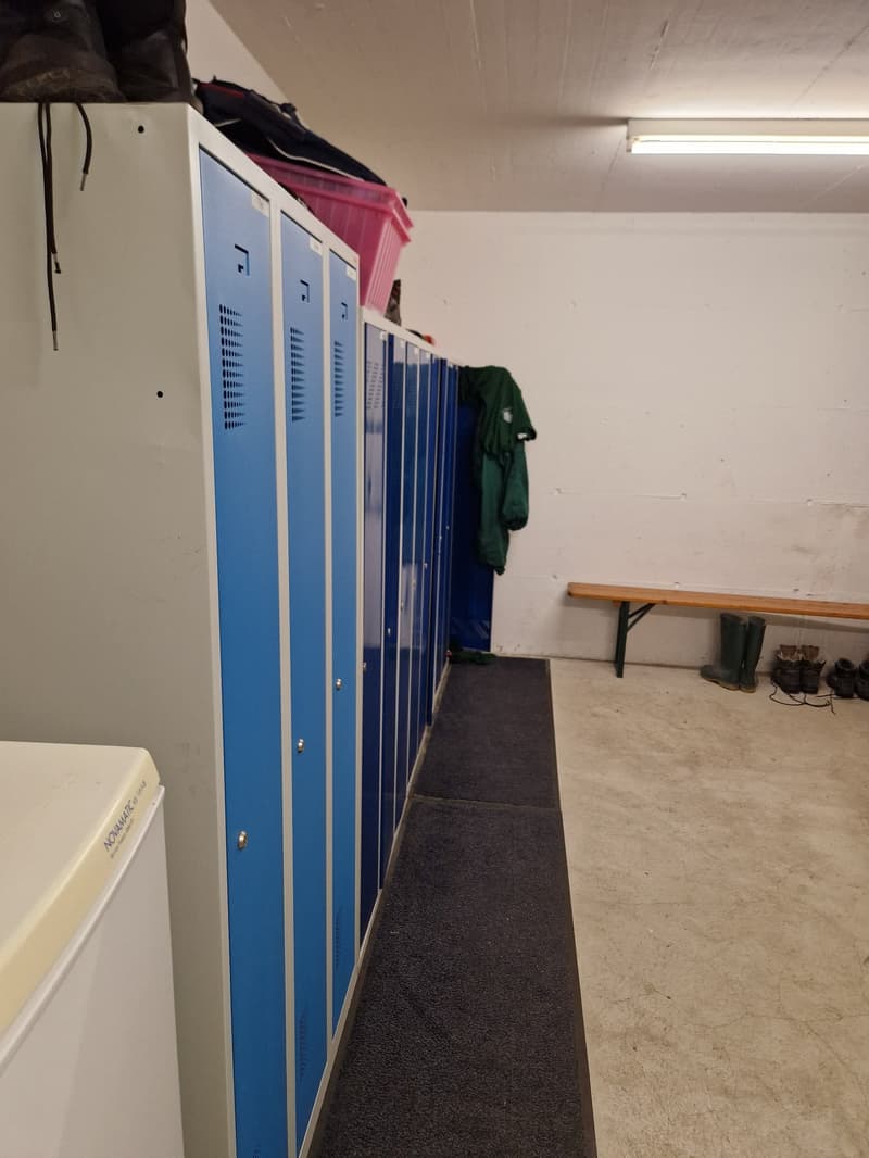 Befahrbare Gewerbefläche im EG mit Büro, Küche und 10 Aussenparkplätzen in Dübendorf (8)