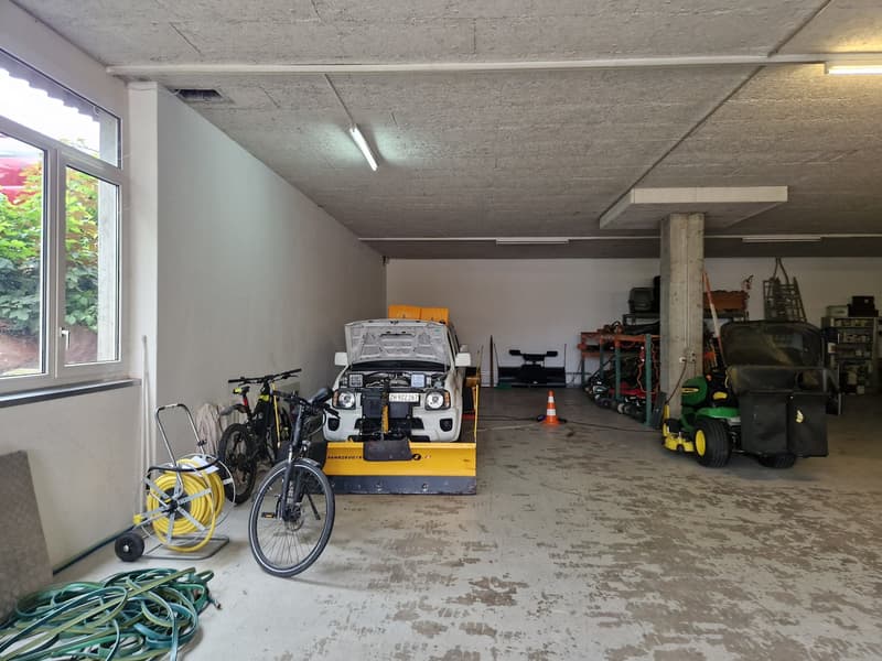 Befahrbare Gewerbefläche im EG mit Büro, Küche und 10 Aussenparkplätzen in Dübendorf (2)