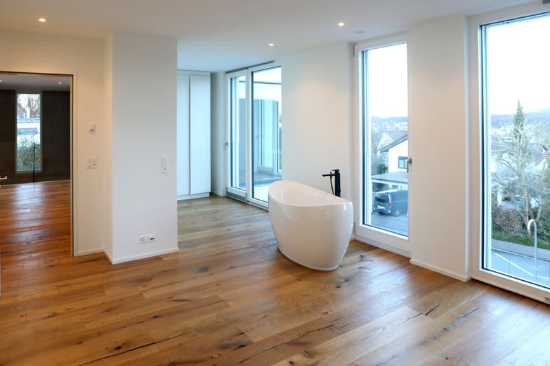 Oberwil Meilleure Situation : Villa Exclusives de 6 Pièces avec Piscine, Jardin & Appartement Indépendant (17)