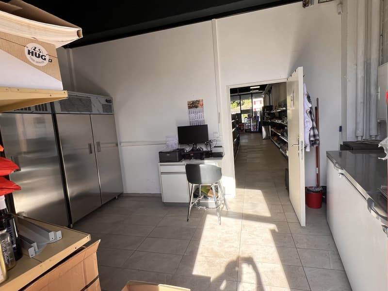 Tankstelle mit modernem Shop & Gastronomiepotenzial in Moutier (12)