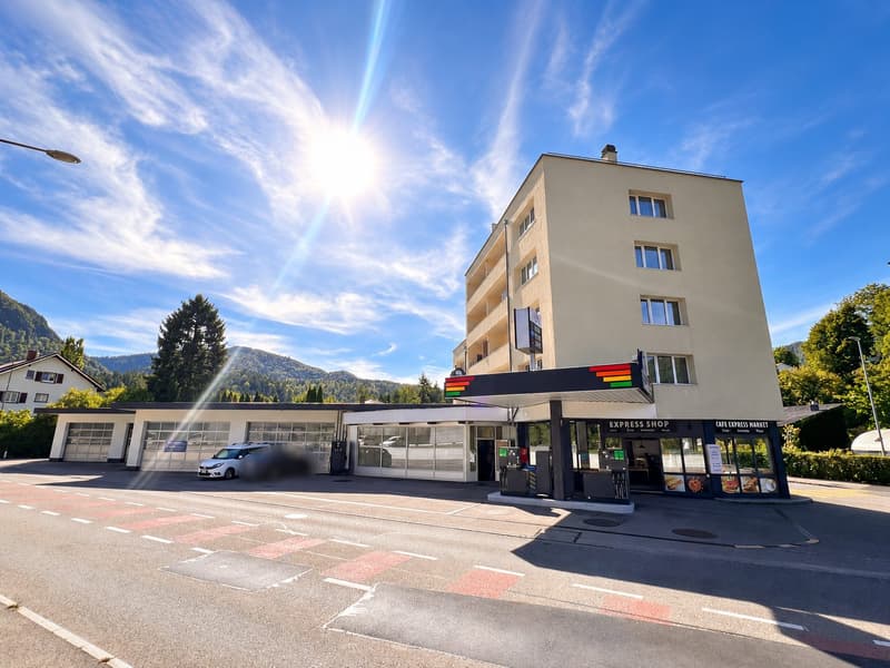Tankstelle mit modernem Shop & Gastronomiepotenzial in Moutier (1)