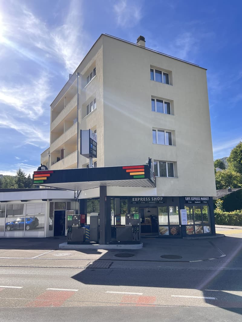 Tankstelle mit modernem Shop & Gastronomiepotenzial in Moutier (2)