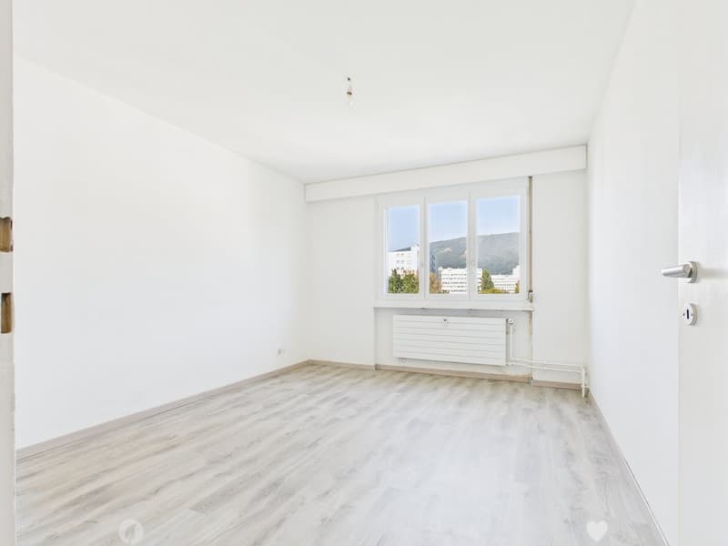 Appartement 3 pièces rénové avec vue panoramique à Biel (6)