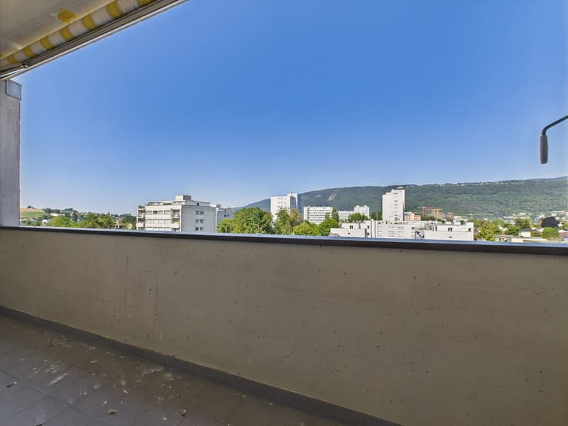 Appartement 3 pièces rénové avec vue panoramique à Biel (14)