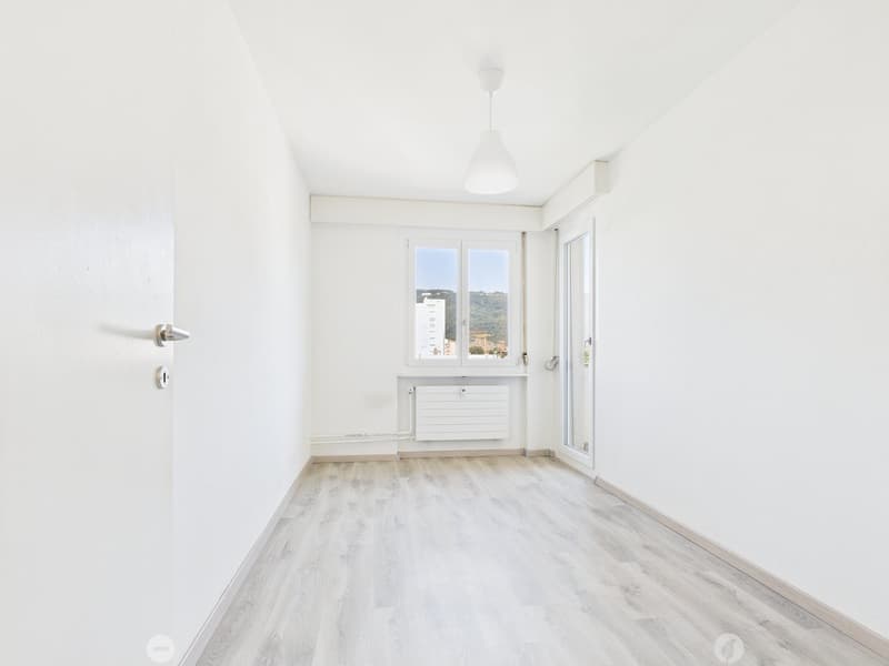 Appartement 3 pièces rénové avec vue panoramique à Biel (7)