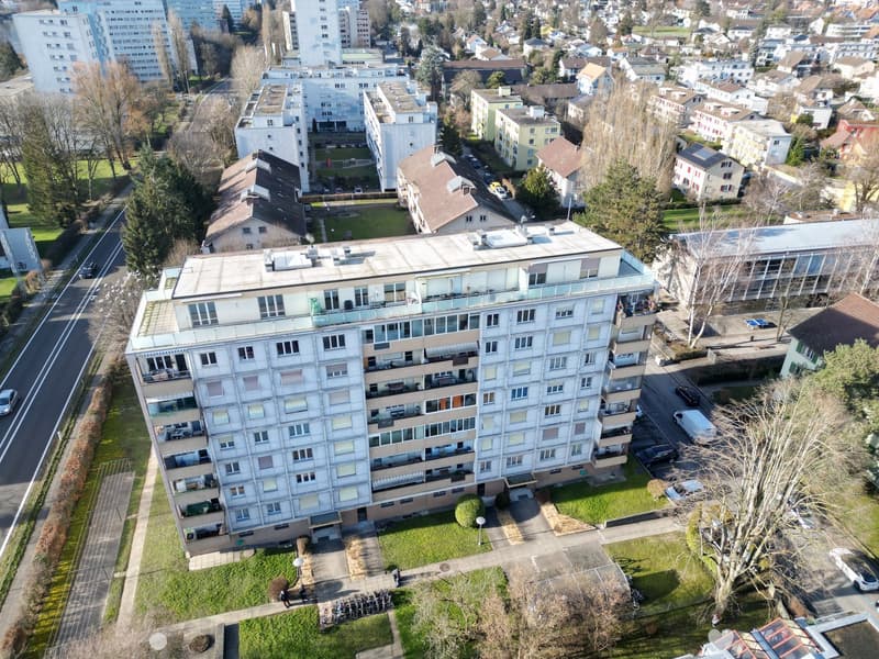 Appartement 3 pièces rénové avec vue panoramique à Biel (1)