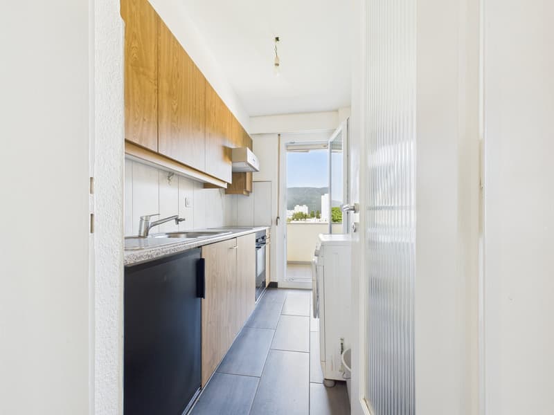 Appartement 3 pièces rénové avec vue panoramique à Biel (16)
