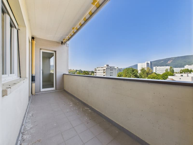 Appartement 3 pièces rénové avec vue panoramique à Biel (13)