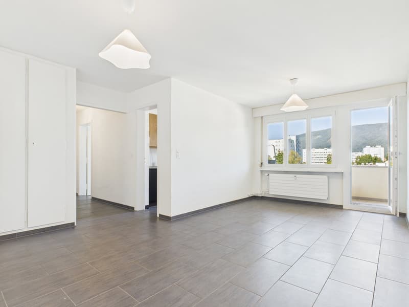 Appartement 3 pièces rénové avec vue panoramique à Biel (10)