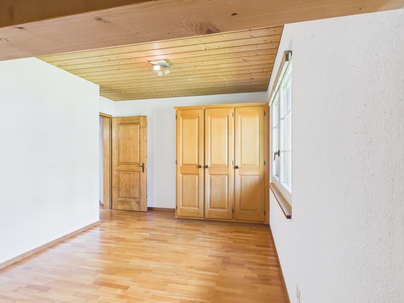 3,5 Zimmer Dachwohnung mit Bergsicht und Raumhöhe (11)