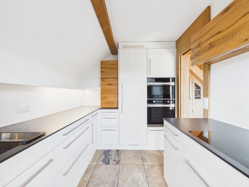3,5 Zimmer Dachwohnung mit Bergsicht und Raumhöhe (16)