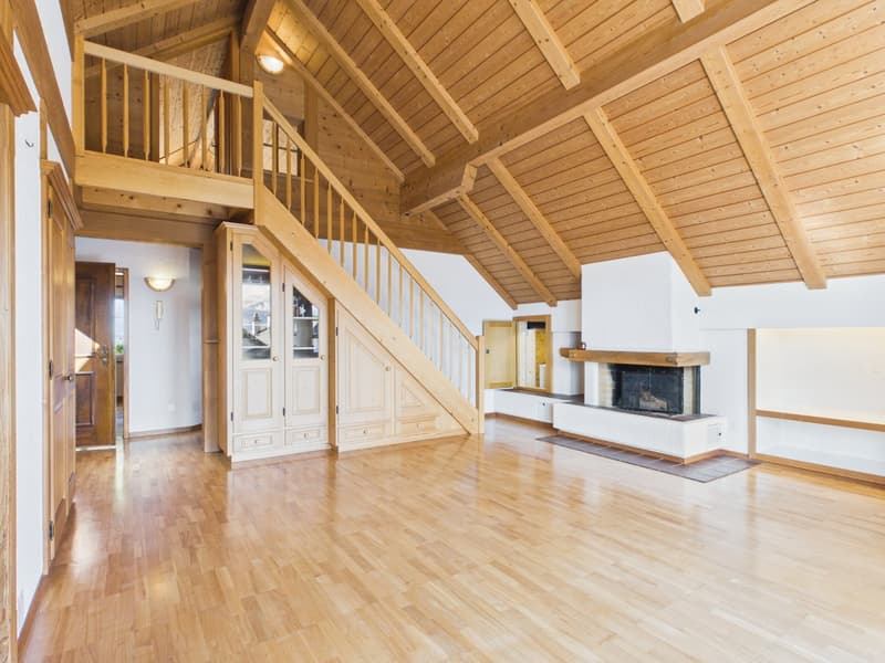 3,5 Zimmer Dachwohnung mit Bergsicht und Raumhöhe (18)