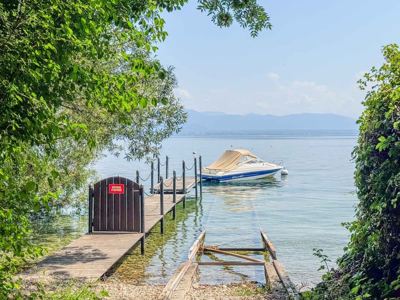 Prachtvolles Wassergrundstück in Perroy – Eine Oase der Luxus und Serenität (3)