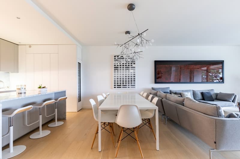 Spacious 5-room apartment with balcony in Genève-Champel (3)