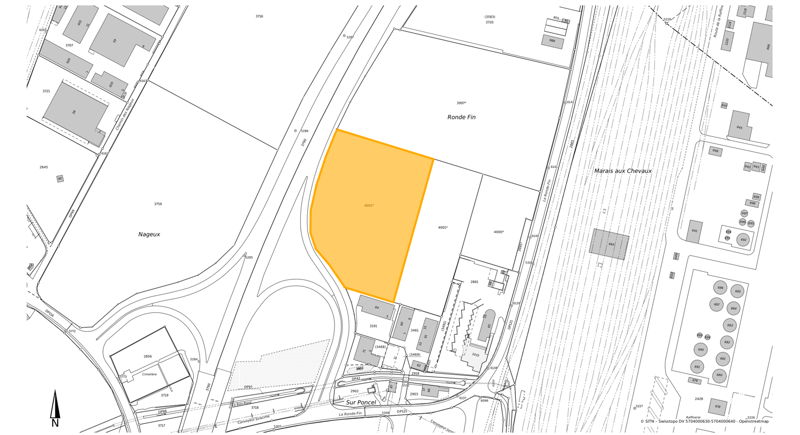 Land plot, size 4002 square meters, bordered by streets