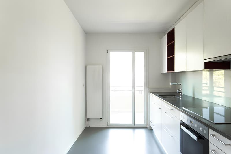 Küche mit Zugang auf Balkon
