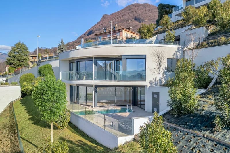 Moderna Villa con piscina (3)